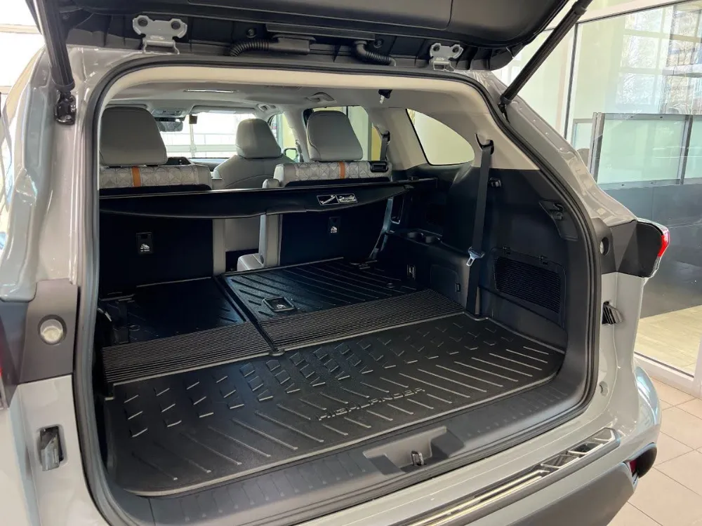 2022 Highlander Hybrid Bronze Edition Cement Colour 16 2022 Highlander Hybrid Bronze Edition Cement Colour 16